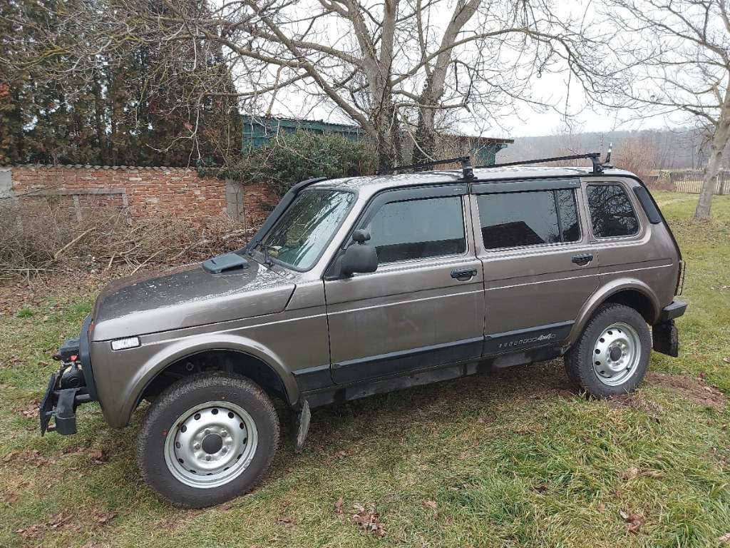 Lada Taiga 4x4 SUV / Geländewagen