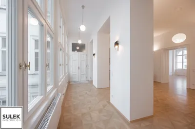 Erstbezug: traumhafte Altbauwohnung mit luxuriöser Ausstattung – Bild 3