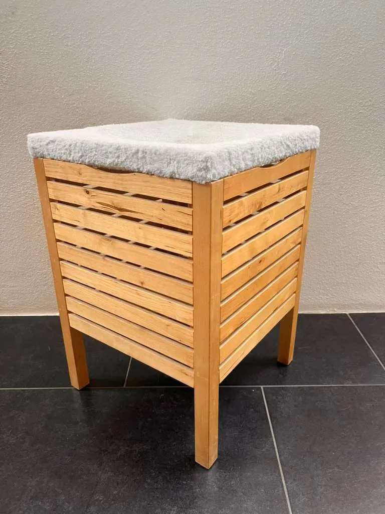 Holz Wäschekorb, € 10,- (5325 Plainfeld)