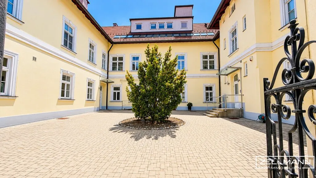 Charmante Dachgeschoßwohnung mit Sonnenterrasse und historischem Flair | ZELLMANN IMMOBILIEN - Ansicht 2