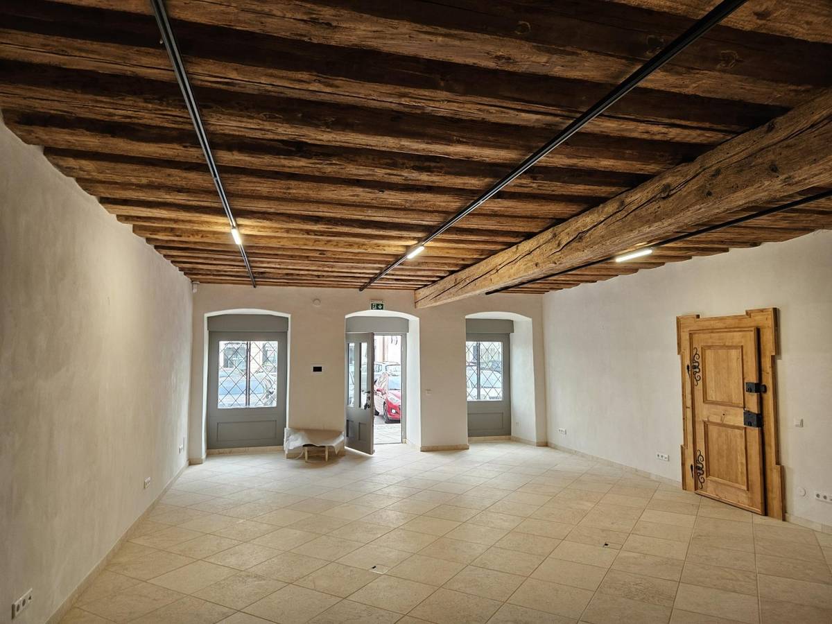 Historisches Juwel - Geschäftslokal in Wels, Erstbezug, 108m², Fußbodenheizung, generalsaniert - DEIN KREATIVER STANDORT ! - Ansicht 2