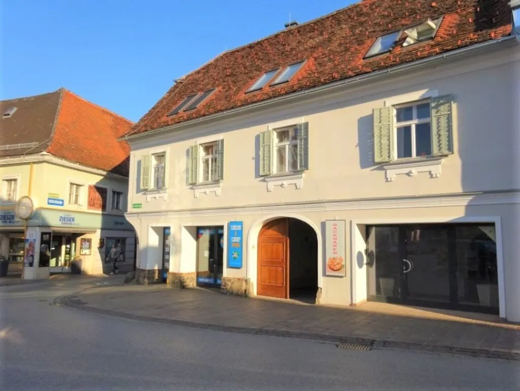 Einzigartiges saniertes, historisches Stadtpalais mit Parkplätzen in der Weizer Innenstadt - Ansicht 3