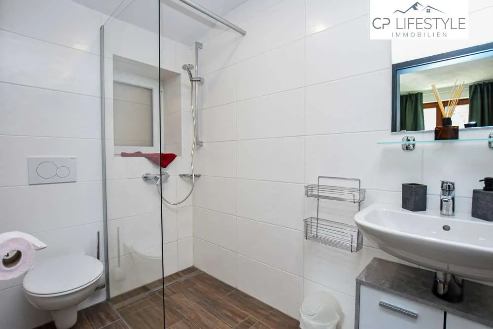 Attraktive Wohnung zur Kurzfristvermietung & Mitarbeiterwohnen mit 4 Schlafzimmer mit Bad en suite - Ansicht 3