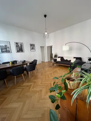 Nachmieter für schöne Altbauwohnung im siebten Bezirk gesucht
