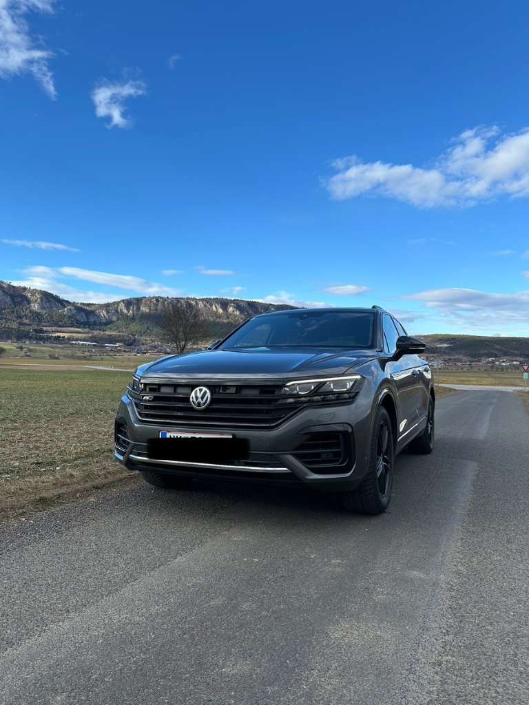 VW Touareg R-Line 3.0 TDI SUV / Geländewagen