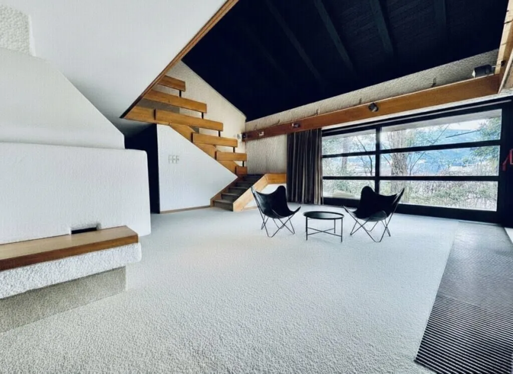 Haus in Mils: Stilvolle Design-Ikone der späten 70er mit großzügigem Garten und Garage - voll unterkellert (ca.75 m²) - Ansicht 2