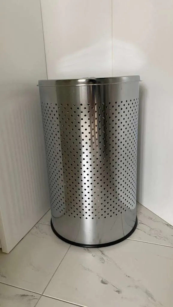 Wäschekorb / Wäschetonne Metall Silber rostfrei, € 13,- (2522 Oberwaltersdorf)