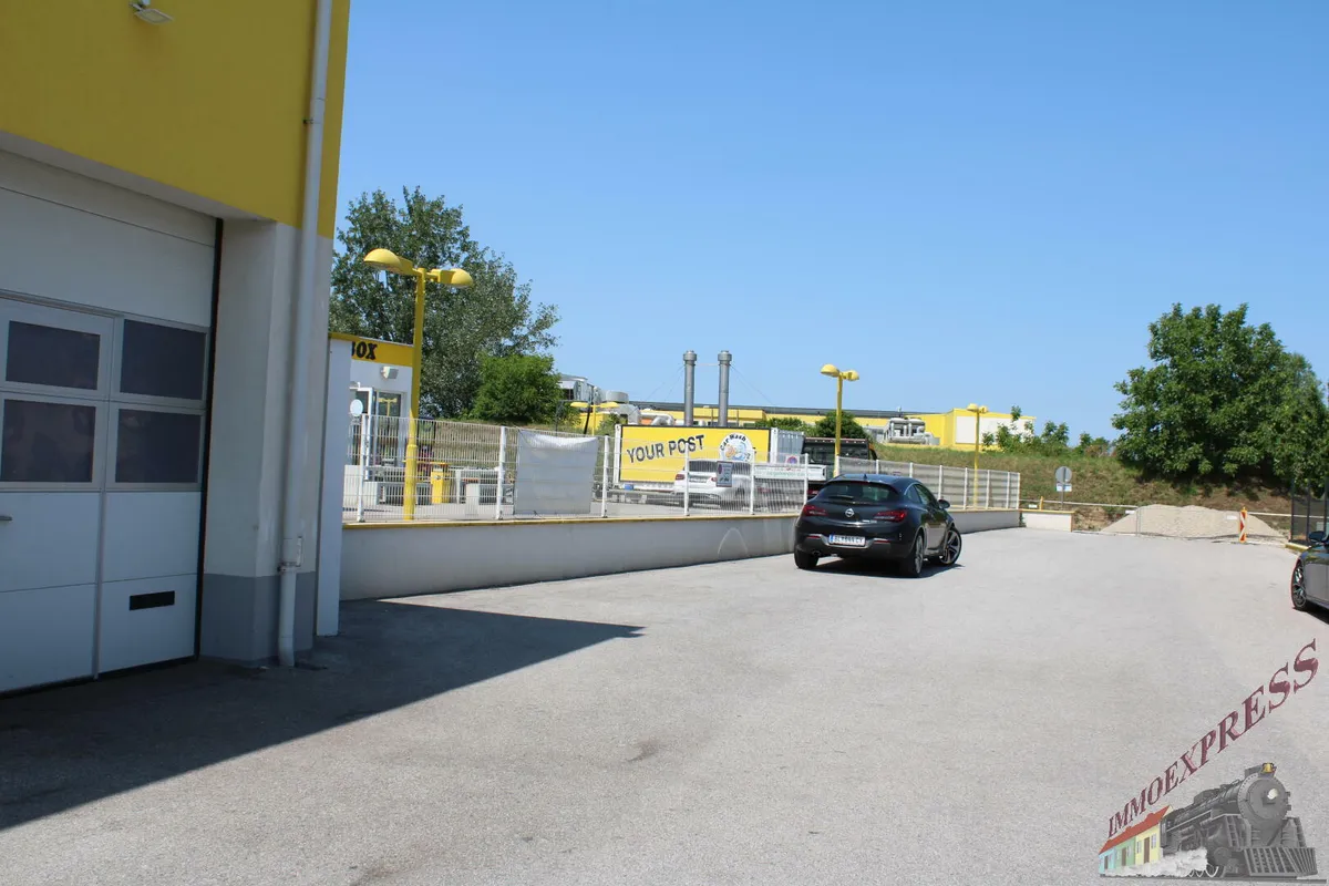 Sehr gut gelegene Garagenbox / Lager für Hebebühne geeignet und mit großem Einfahrtstor 3 m x 3 m Nähe Flughafen und ca. 12 Autominuten von Wien entfernt - ideal auch für Startups - Ansicht 3