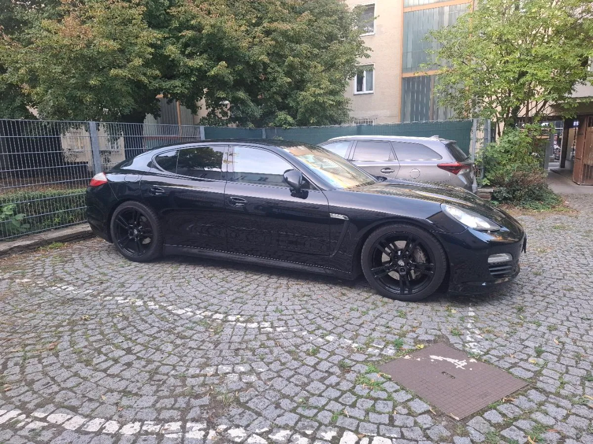 Porsche Panamera 2012 photo 3