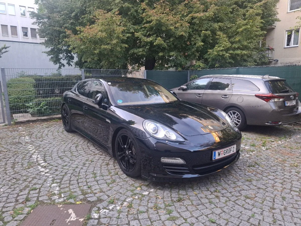 Porsche Panamera 2012 photo 2