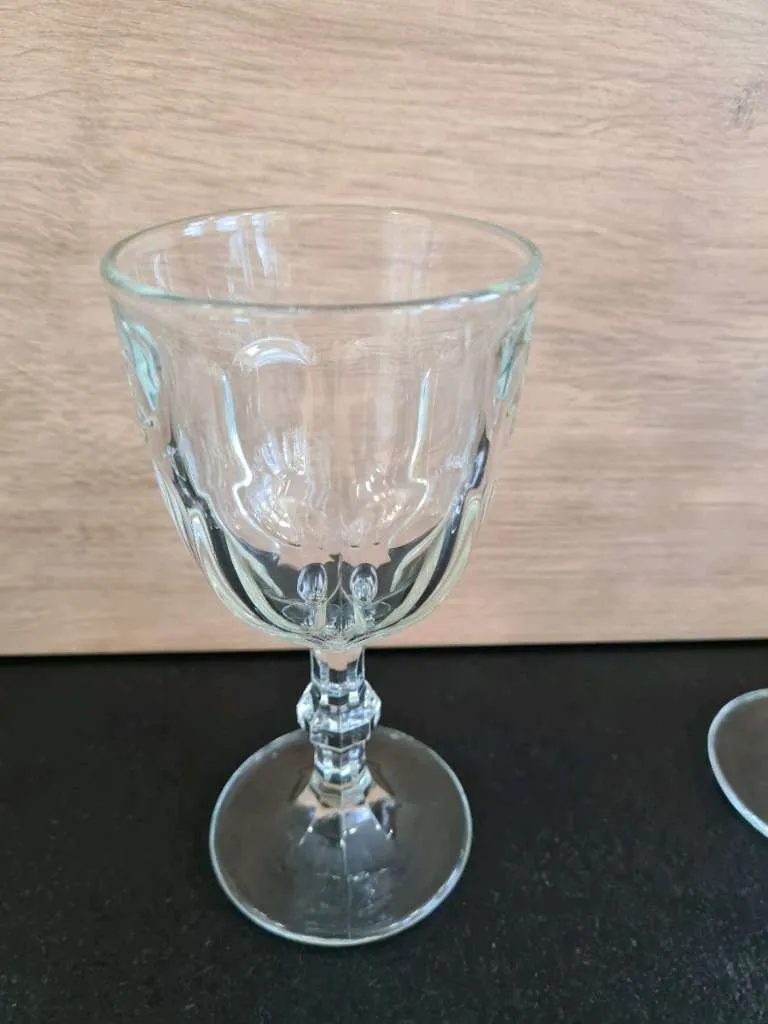8 Weißweingläser Ikea Svalka im Landhausstil, € 34,10 (4973 St. Martin im Innkreis)