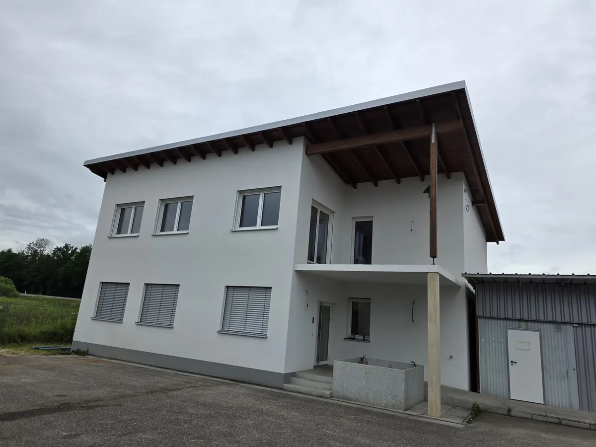 Gewerbeimmobilie: Hallenfläche, Büro- und Wohngebäude, Freifläche - Ansicht 2