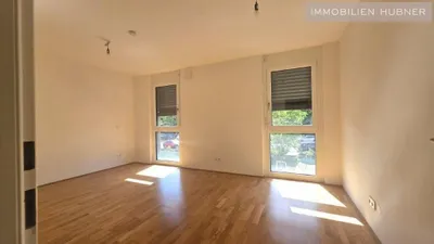 Großzügige Neubauwohnung mit Kühlung und großem, sonnigen Balkon