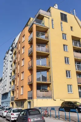 Moderne, sonnige 2-Zimmer-Wohnung (provisionsfrei) mit Balkon und Loggia am Sachsenplatz – Bild 2