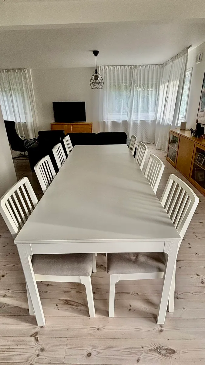 IKEA EKEDALEN Esstisch ausziehbar mit 8 Stühlen, € 170,- (3350 Haag)