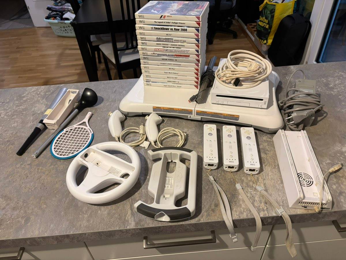 Nintendo Wii Komplettpaket mit 15 Spielen, Wii Fit Board & Zubehör - sofort spielbereit