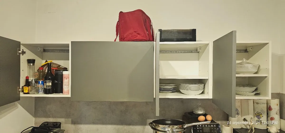 Moderner Küchen-Hängeschrank / Oberschrank in Grau - 4-türig, € 80,- (1220 Wien)