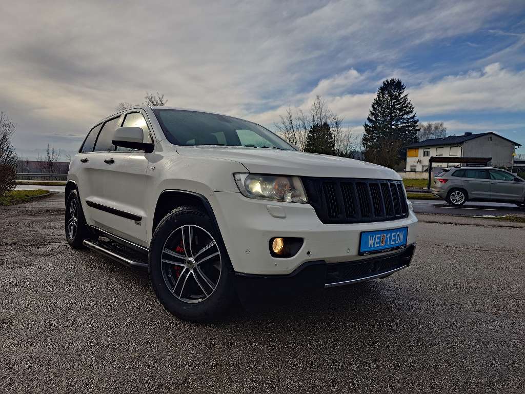 Jeep Grand Cherokee 3,0 Overland Summit CRD SUV / Geländewagen