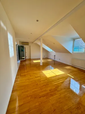 Exclusive, großzügige Dachgeschosswohnung mit Terrasse & Loggia in 1220 Wien – Bild 3