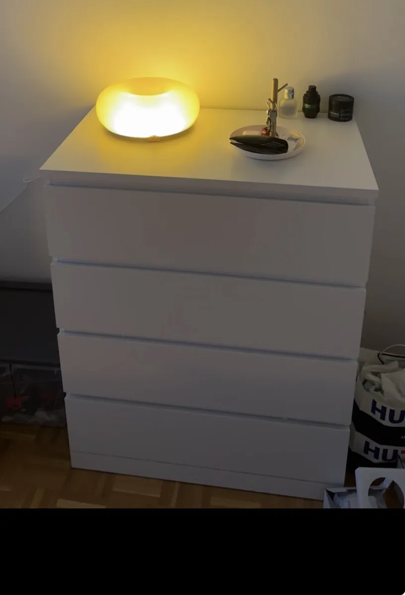 IKEA MALM Kommode mit 4 Schubladen Weiß, € 35,- (1110 Wien)
