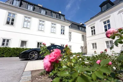 LUXUSMIETE MIT TERRASSE IN EINMALIGEM AMBIENTE (vollmöbliert)
