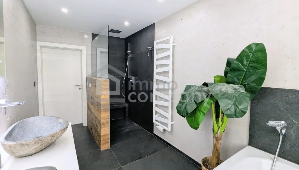Exklusive 4-Zimmer Wohnung | 116m² Gesamtfläche | 100m² Wfl. | Loggia mit Südwestausrichtung | moderner Einrichtung | Bergblick - Ansicht 2