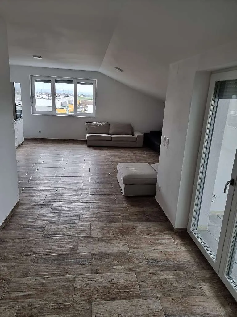 Wunderschöne-großzügige-3-Zimmer-Wohnung mit Loggia; Miete inkl. Betriebskosten-Heizung-Warmwasser, in Zwentendorf an der Donau - Widok 2