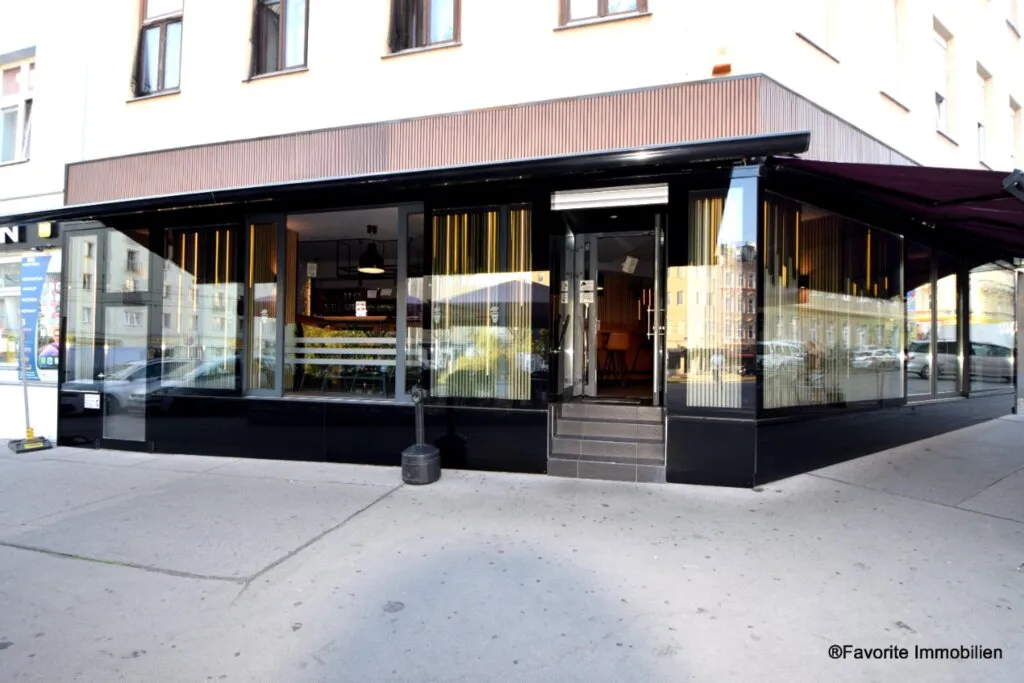 Perfektes & gut laufendes Gastro Lokal, Bar, Lounge in guter Lage: 130m² + 2 große Schanigarten + 117 m² Wohnung, in U-Bahn-Nähe! – pohled 2