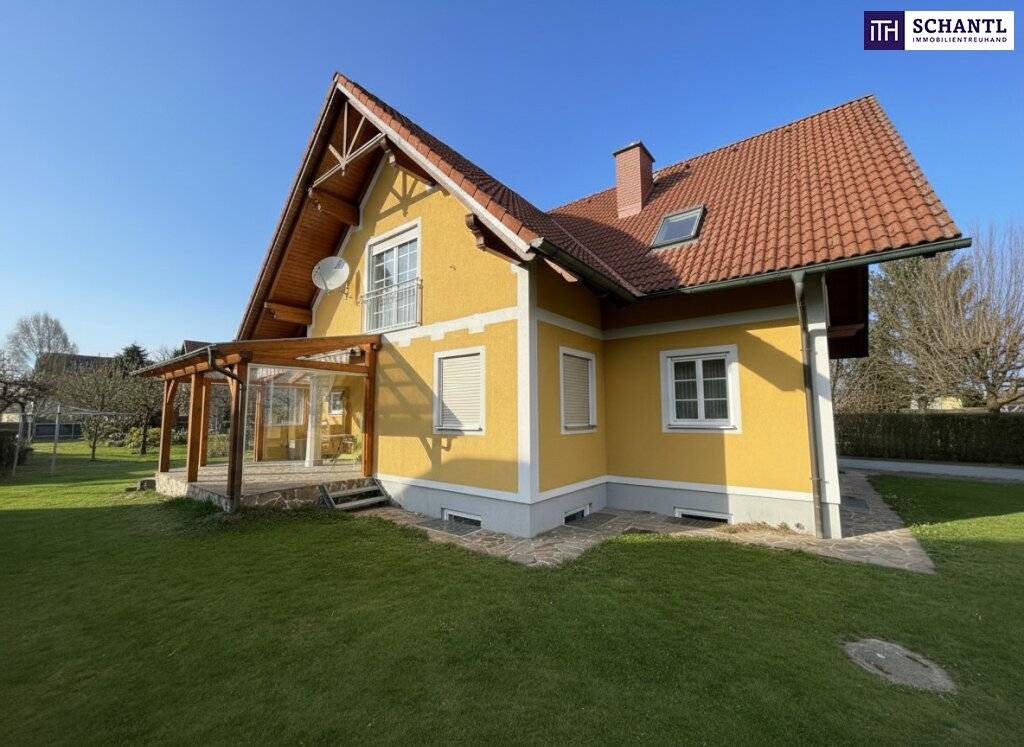 SONNENLAGE - Neuwertiges ca. 160 m² großes Traumhaus mit idyllischem Garten + Terrasse, 2 Garagen & Top-Ausstattung in Ruhelage - Ansicht 2