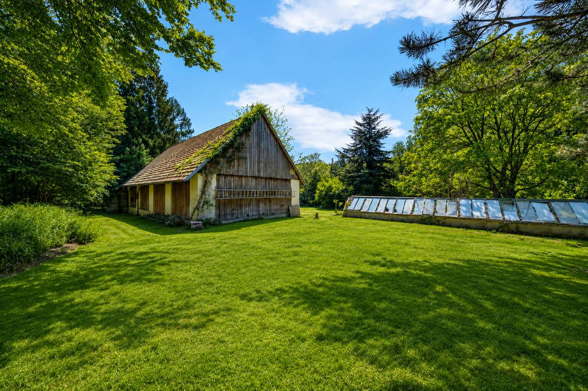 Bungalow & Stadl auf 5.600 m² Grund - Erweiterungspotenzial bis ca. 300 m² Wohnfläche - Ansicht 2