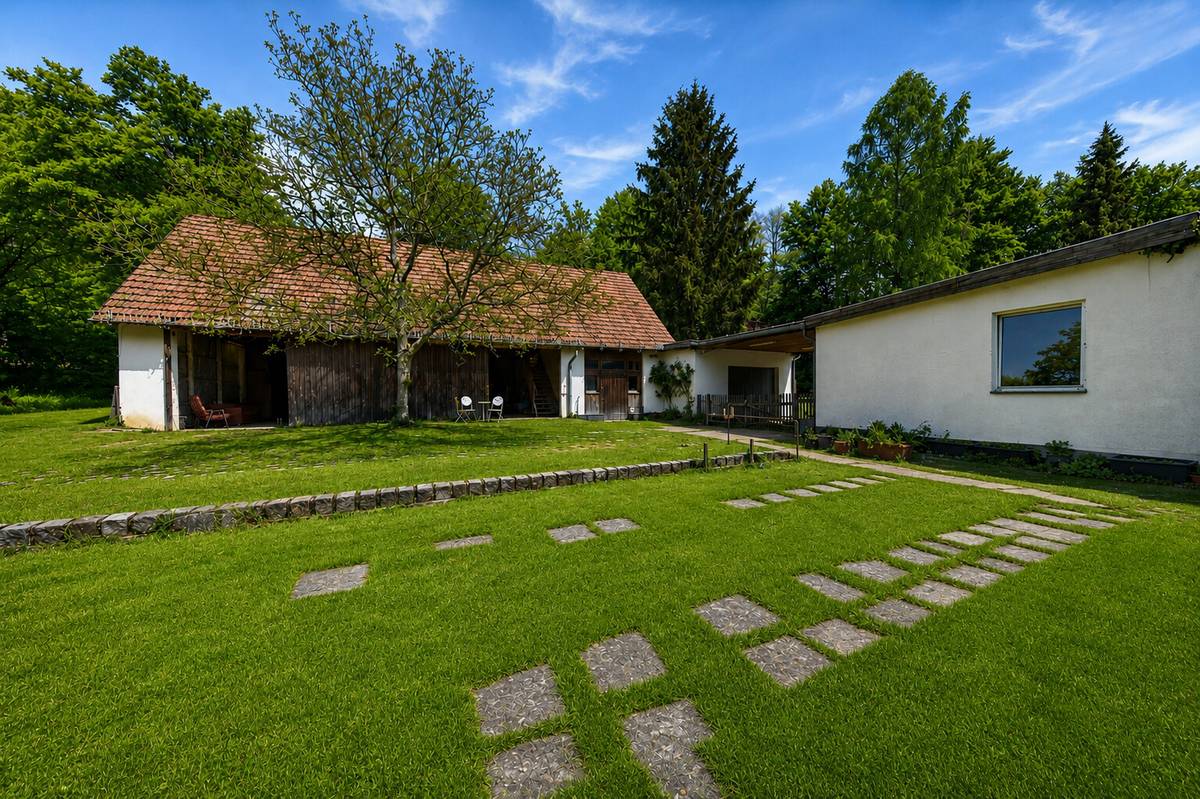 Bungalow & Stadl auf 5.600 m² Grund - Erweiterungspotenzial bis ca. 300 m² Wohnfläche - Ansicht 3