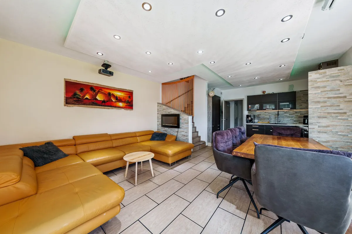 TOP GEPFLEGTE DOPPELHAUSHÄLFTE MIT GARTEN, TERRASSE UND 2 STELLPLÄTZEN IN MATTIGHOFEN - Widok 3