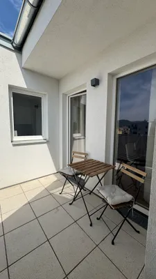 Möblierte 3-Zimmer-Dachgeschosswohnung mit Balkon, Loggia und Dachterrasse in 1210 Wien