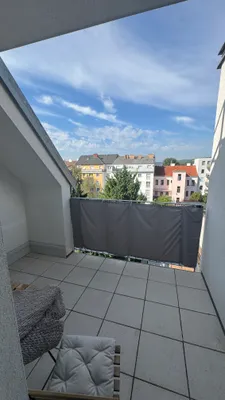 Möblierte 3-Zimmer-Dachgeschosswohnung mit Balkon, Loggia und Dachterrasse in 1210 Wien – Bild 2