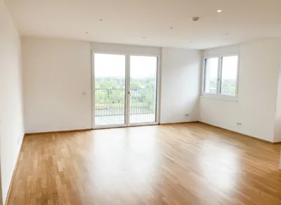 HIGH-END LIVING * HOLIDAY FEELING DAHEIM * 4-ZIMMER-DACHGESCHOSS * BALKON * ALTE DONAU * BESTE FACILITIES * – Bild 2