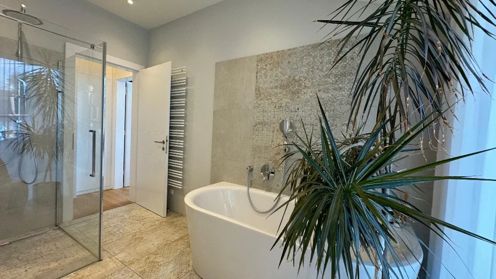 PENTHOUSE am LENDHAFEN-stilvoll wohnen zwischen Wasser und Altstadt - Widok 3