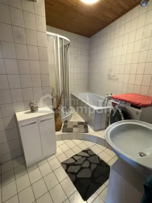 8-Zimmer-Haus kaufen in Neunkirchen – 226 m², € 315.000 – Bild 14 von 18
