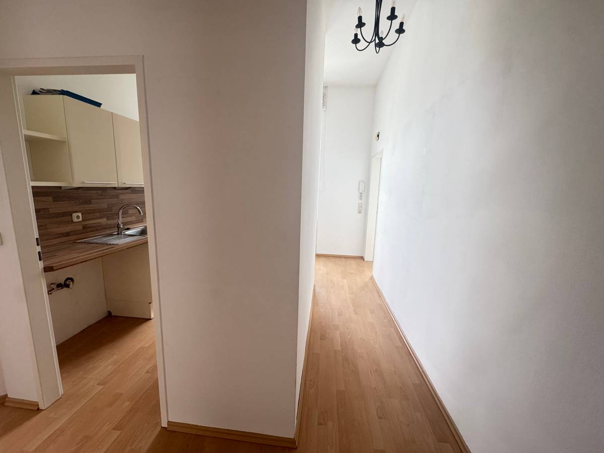Große 3 Zimmerwohnung im 2. Stock ohne Aufzug/ Lift Nähe Bahnhof - Ansicht 3