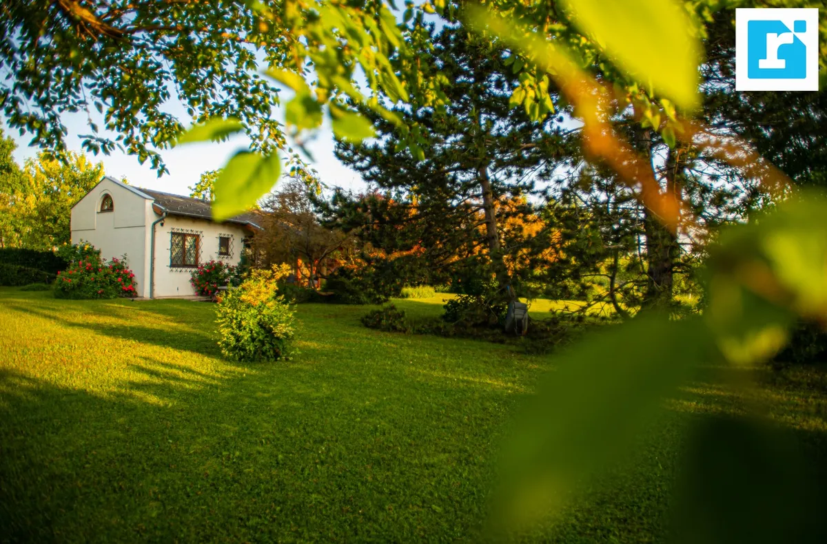 Idyllisches Seegrundstück mit Ferienhaus - Ansicht 2