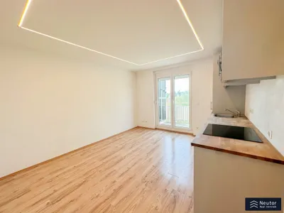 CHARMANTE 2-ZIMMER-WOHNUNG MIT BALKON - FERNBLICK IN GRÜNRUHELAGE - NÄHE MAURER HAUPTPLATZ – Bild 2