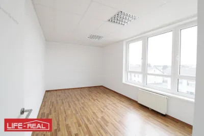 8-Zimmer-Gewerbeimmobilie kaufen in Linz Land – 240 m², € 449.000 – Bild 6 von 16