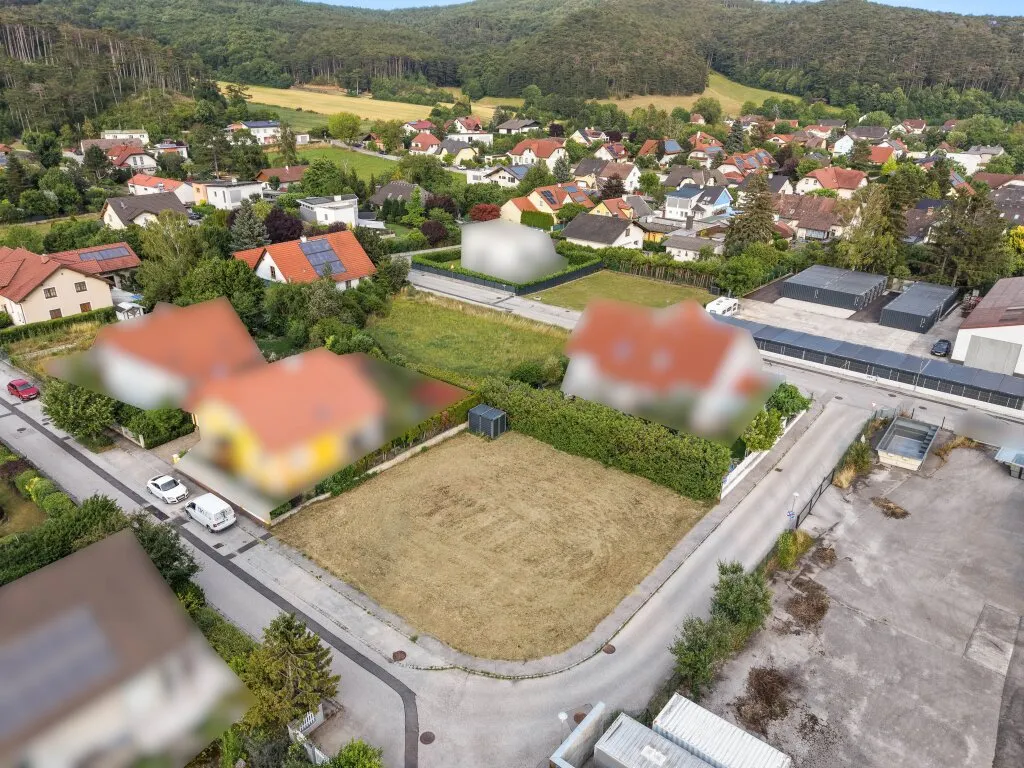 Sonniges Traumgrundstück in Pottenstein: 650 m² ebenes Bauland in absoluter Ruhelage! - Ansicht 3