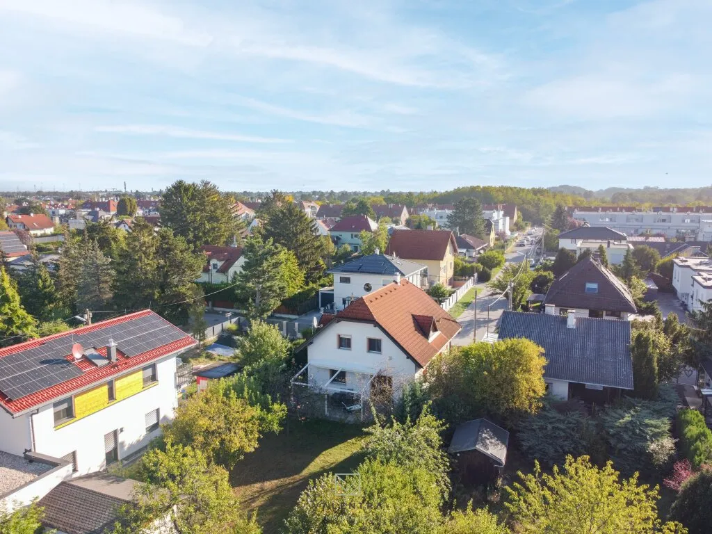 Neuer Preis! Modernisiertes Einfamilienhaus mit Luftwärmepumpe, Einlegerwohnung und Traumgarten in Essling - Widok 3