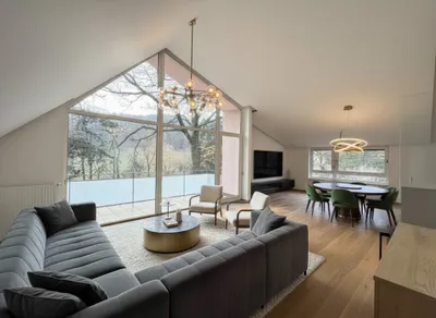 PÖTZLEINSDORF: STILVOLLE DACHGESCHOSS-WOHNUNG MIT SCHLOSSPARK-BLICK – Bild 2