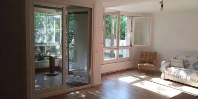 Privat! Top sanierte Wohnung mit Schwimmbad & Garage – Bild 2