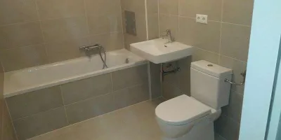 Privat! Top sanierte Wohnung mit Schwimmbad & Garage – Bild 3