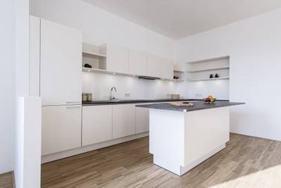 Wunderschöne Dachgeschosswohnung mit großer Dachterrasse und Wintergarten! – Bild 2