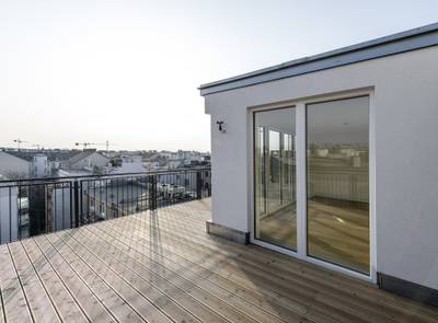 Wunderschöne Dachgeschosswohnung mit großer Dachterrasse und Wintergarten!