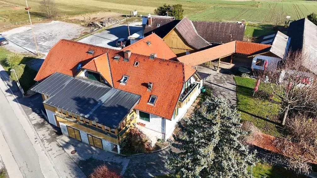 Wunderschöne Liegenschaft in begehrter Lage in Mantscha mit vielen Entwicklungsmöglichkeiten - Ansicht 2