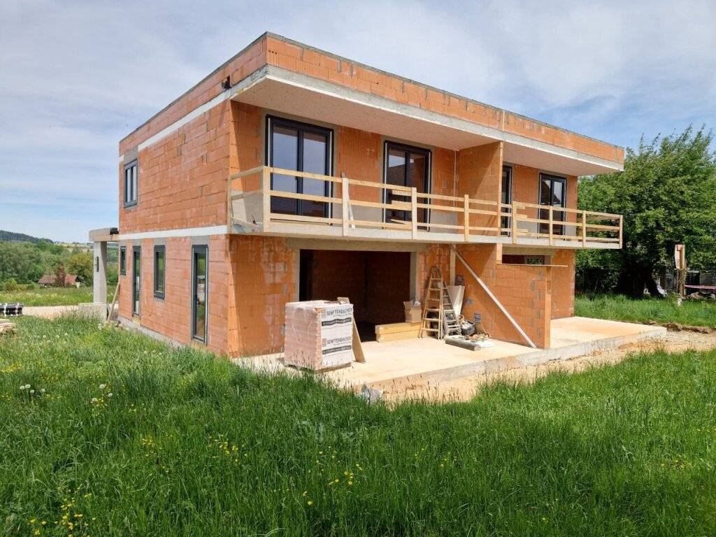Top 1! Belagsfertige, moderne Doppelhaushälfte mit 2 Carportstellplätzen, 4 Zimmer, 2 Terrassen, Balkon, Eigengarten!, Gampern